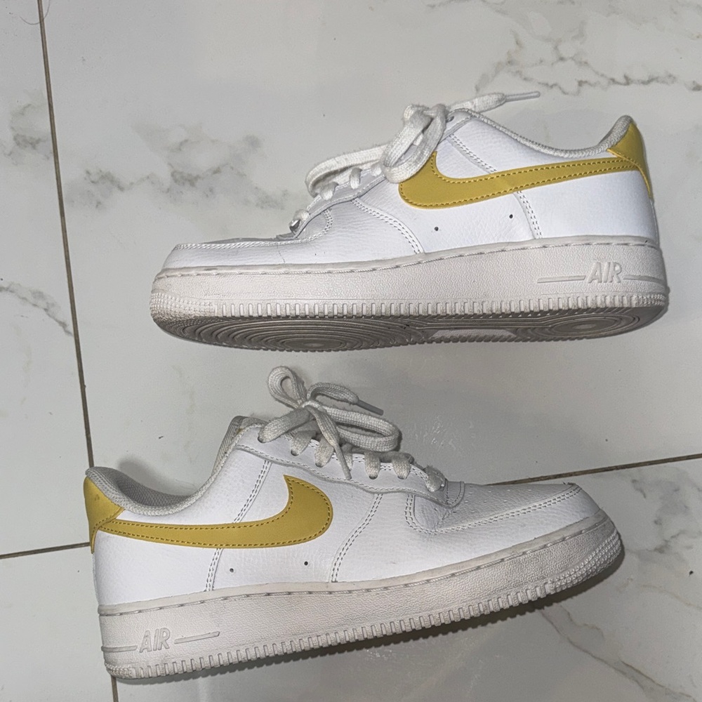 Air Force 1 Saturn gold
